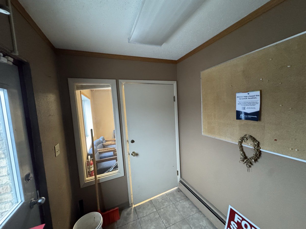 Front entryway and vestibule of Suite A at 116 W Broadway